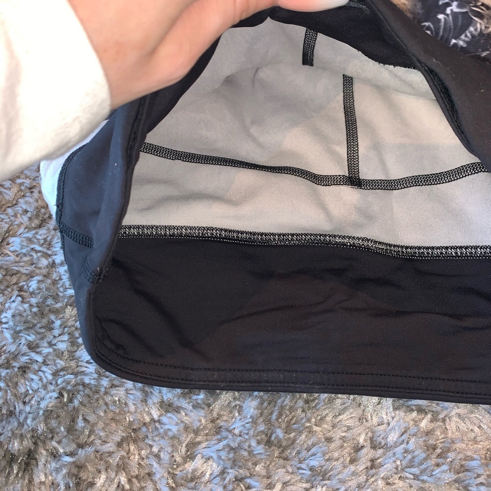 Floral Lululemon crop leggings size 4 - Picture 7 of 7